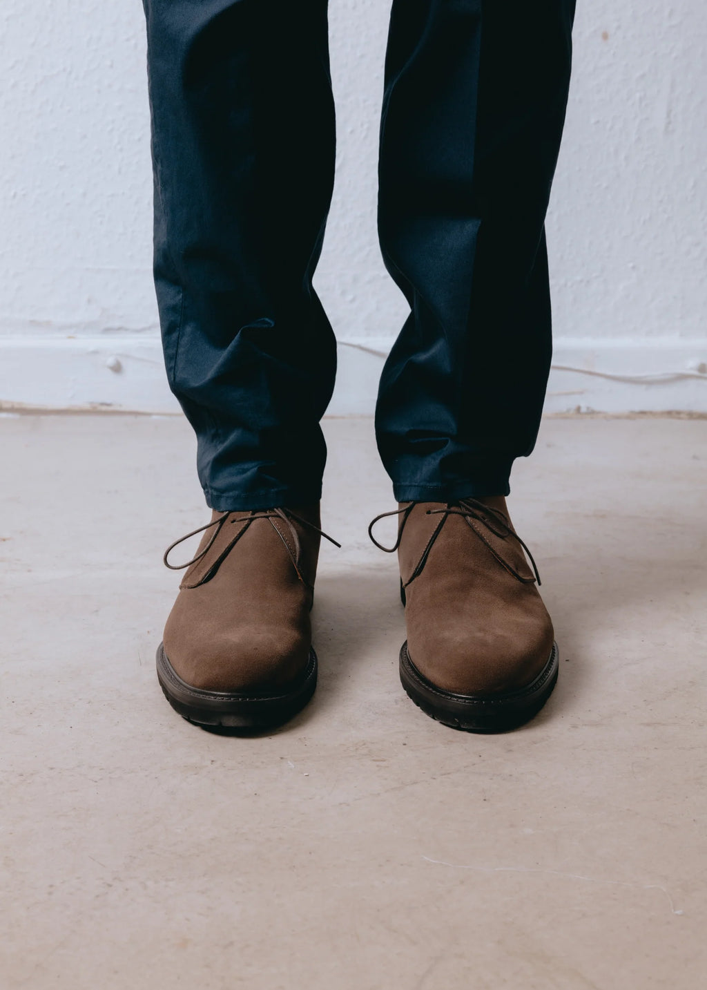 Black shop jeans brown chukka boots